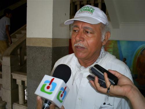 Acusan a policías de Tampico de robo de mil pesos a un adulto mayor